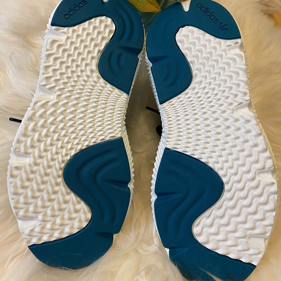 Adidas Original Women’s Prophere Sneaker - Picture 4 of 7